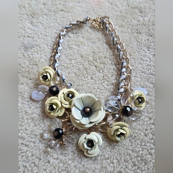Jewelry - Floral Statement Necklace in Cream and Gold